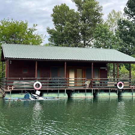 Hotel Houseboat - Beacon Of Happiness Bratislava Exterior foto