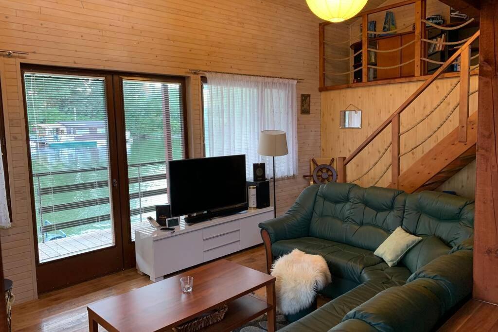 Hotel Houseboat - Beacon Of Happiness Bratislava Exterior foto