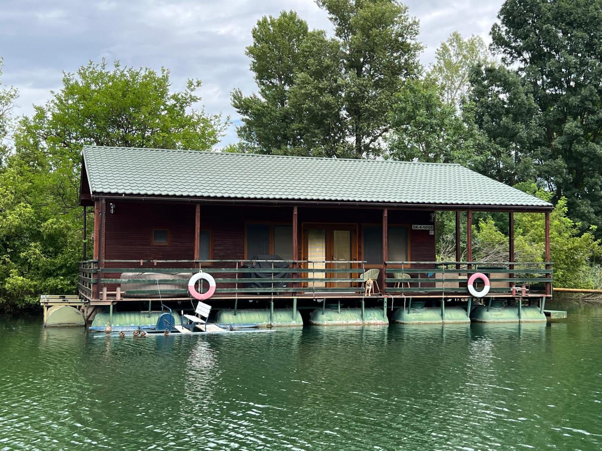 Hotel Houseboat - Beacon Of Happiness Bratislava Exterior foto